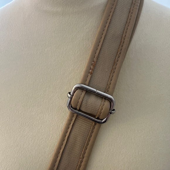 Women’s crossbody Tyler Rodan butterfly floral purse - Picture 9 of 16